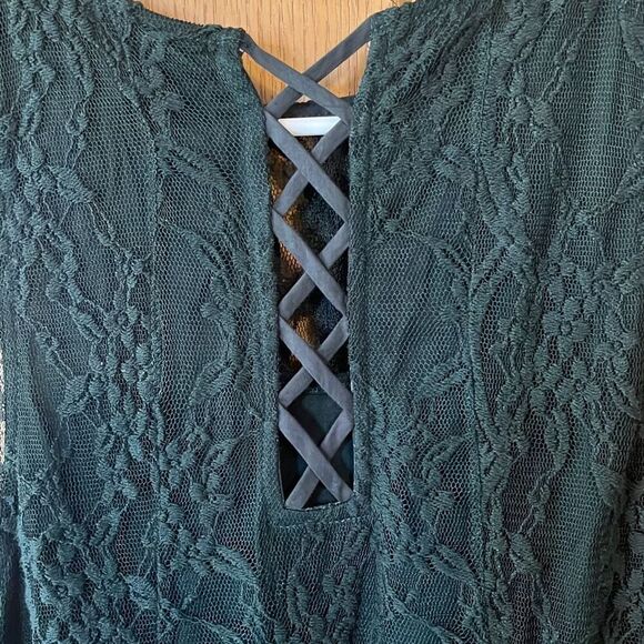 Gimmicks Dark Green Lace Sleeveless Top Large - Picture 3 of 6